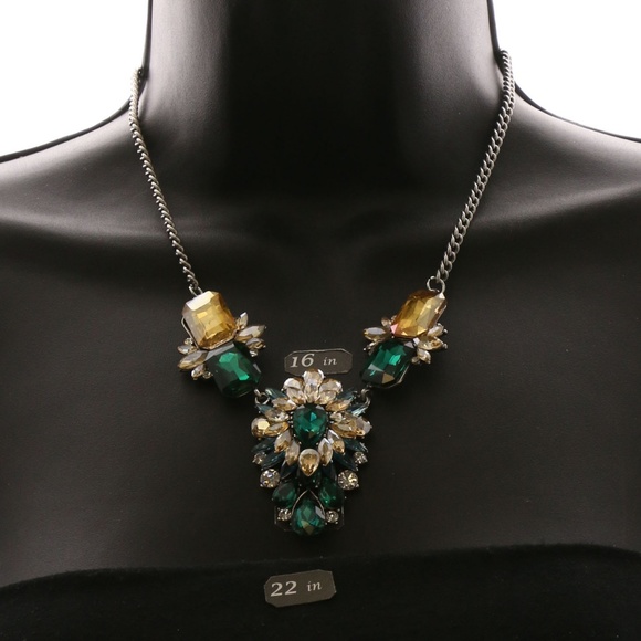 Luxury Crystal Necklace Silver/Green NWOT - Picture 4 of 4